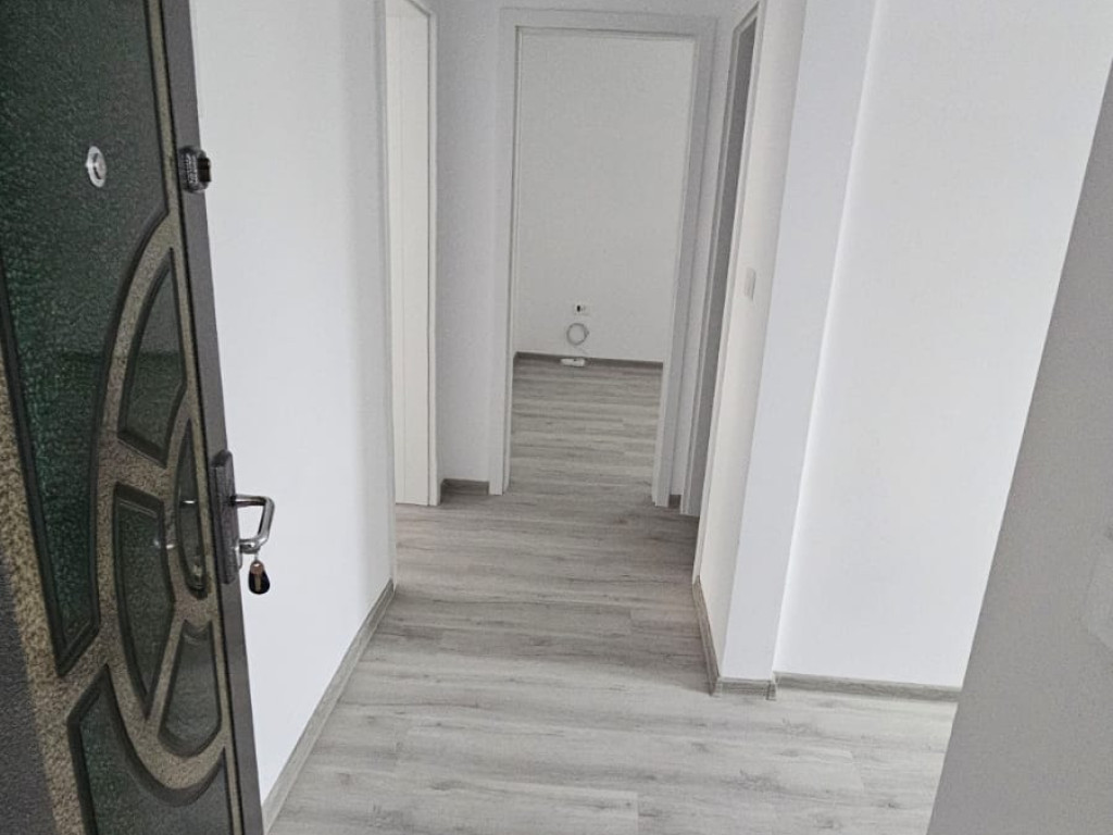 Inchirez Apartament 3 camere  Centrul Civic ,  Brasov  - 550 EURO;